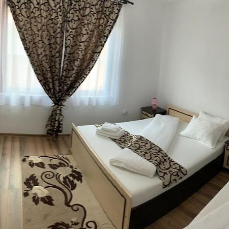 M Dey Hotel Viseu de Sus Ngoại thất bức ảnh